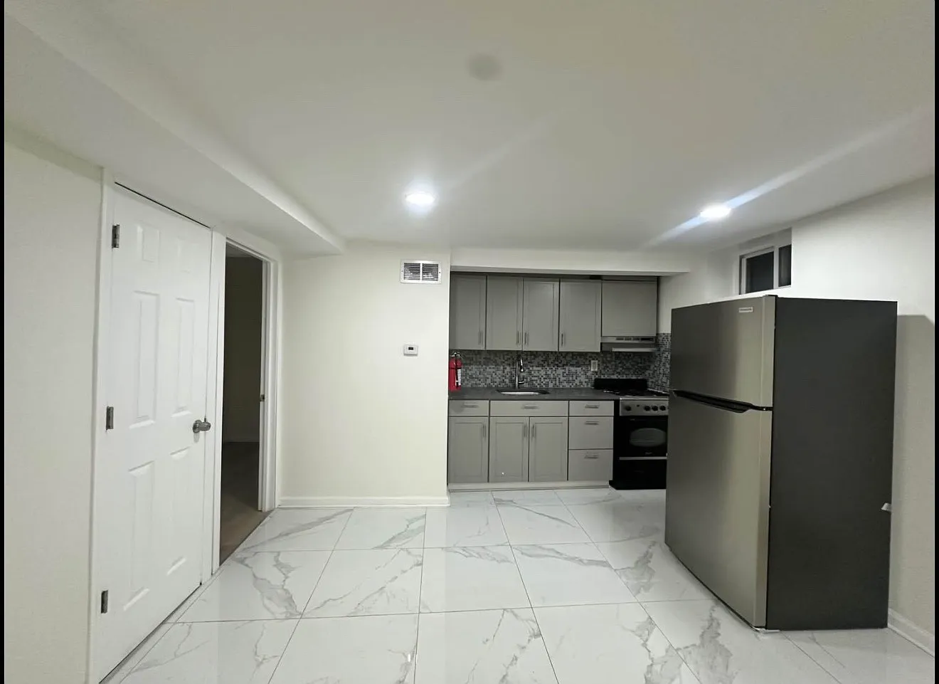 2 bed, 1200 sqft, $2,000 — Photo 2