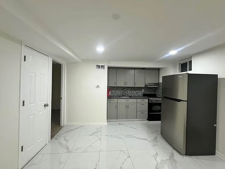 7 Circle Ave — Photo 2