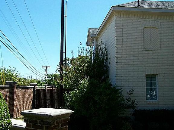 4th image of 1300 Wyndmere Dr
