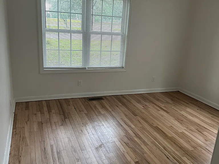 706 E Pinetree Blvd — Photo 5