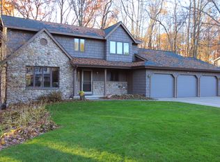 1008 Rolling Green Dr, Green Bay, WI 54313