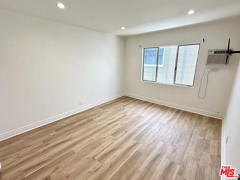1215 N Hayworth Ave #203 — Photo 8
