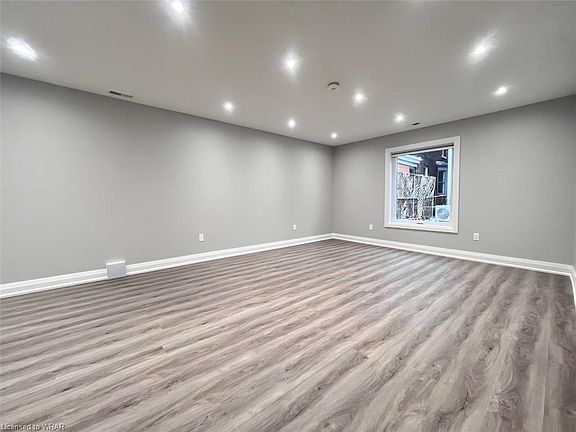5th image of 146 Bartlett Ave