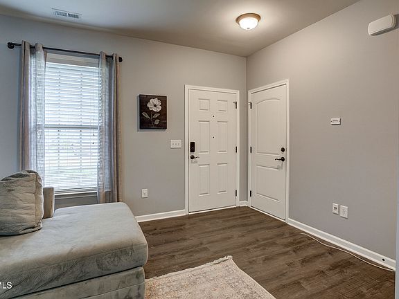 4th image of 656 Suffolk Rd