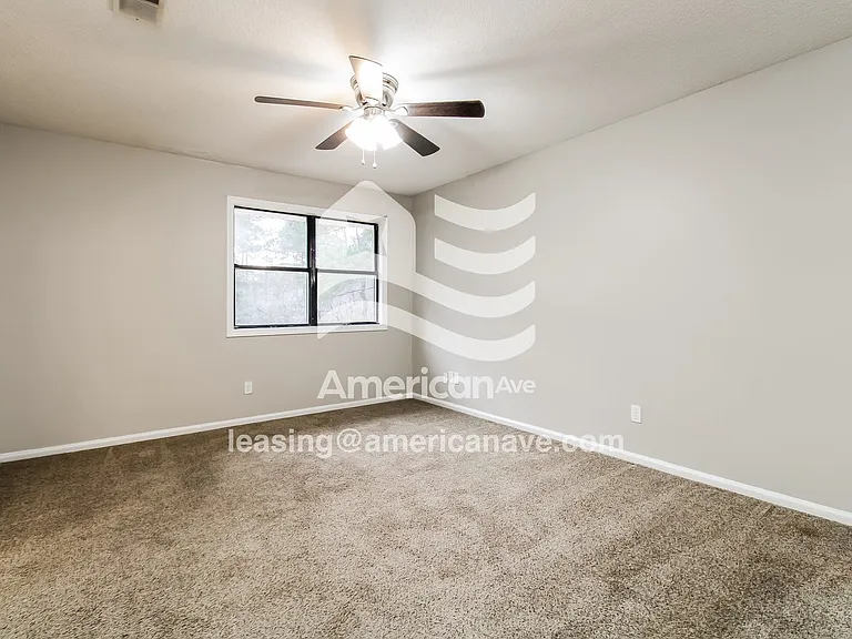 1395_008_main_bedroom_9.jpg