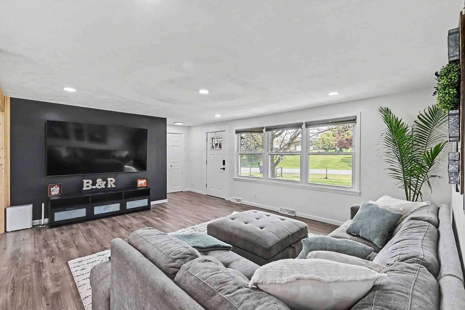 Listing photo 5 for 7382 Us Highway 42