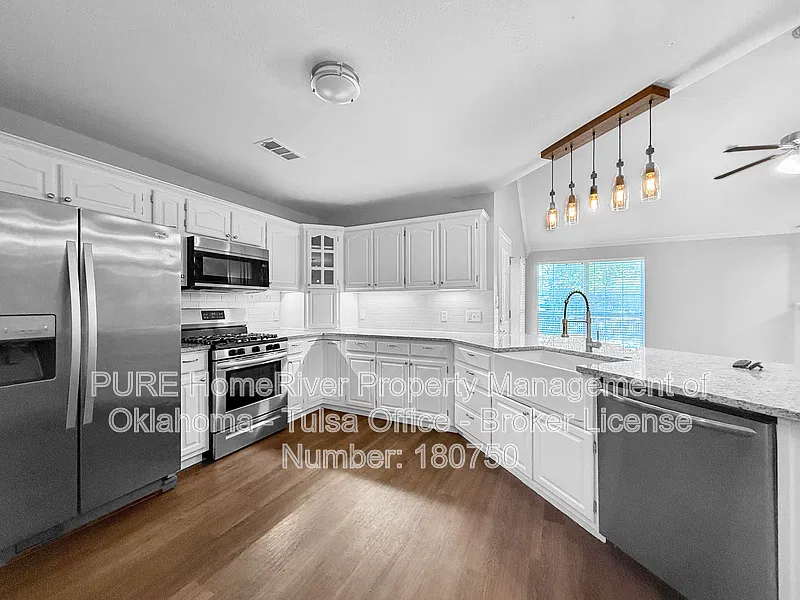 4 bed, 2.0 bath, 1697 sqft, $2,085 — Photo 3