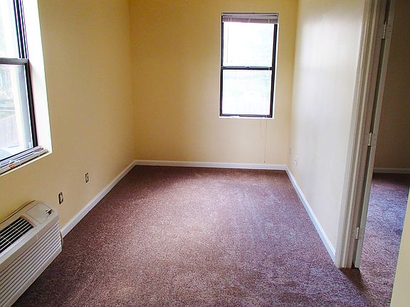 4th image of 39 Longview Ave APT 204