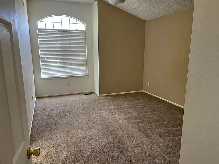 9786 Goldfinch Ln — Photo 10