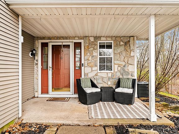3rd image of 31 Cypress Pl