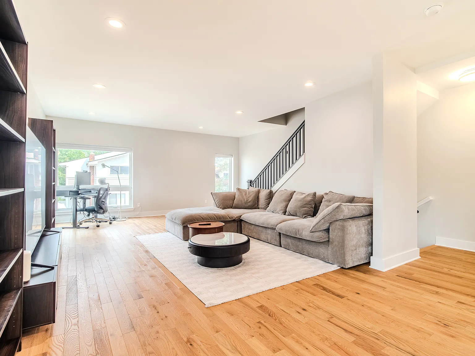 2 bed, 2.5 bath, 1834 sqft, $3,500 — Photo 2