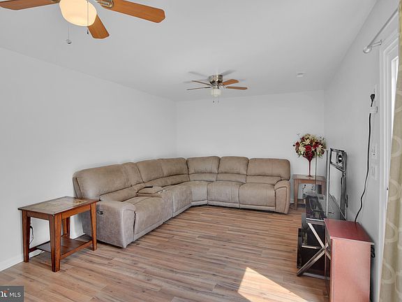 4th image of 6125 Trident Ln