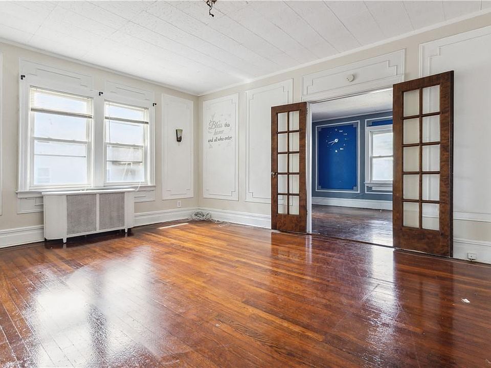 1st image of 359 egmont Avenue