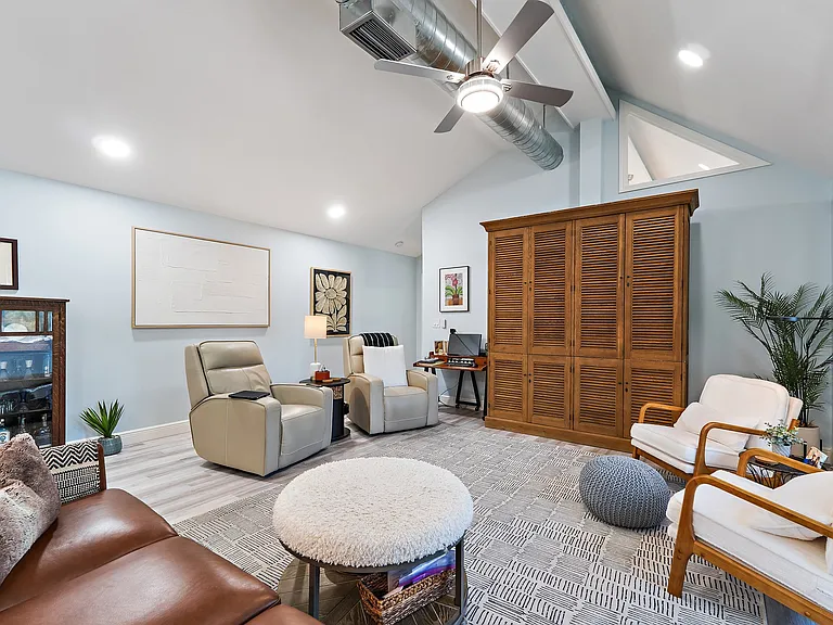 310 SE Denver Ave #2 — Photo 34