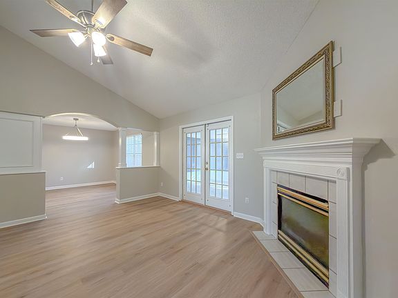5th image of 2505 Garnet Ln
