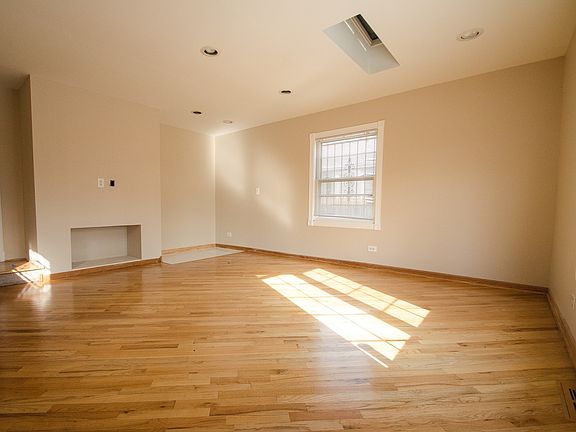 3rd image of 1531 Broadway Ave