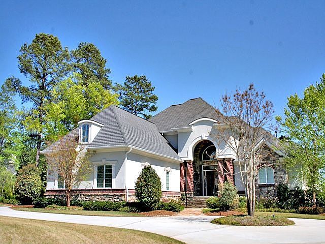Stunning lake view home