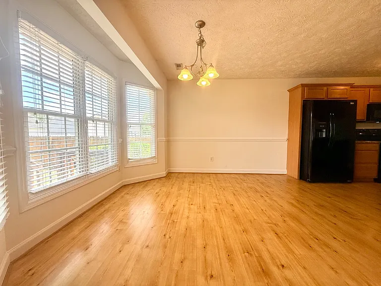3019 Burton Dr — Photo 5