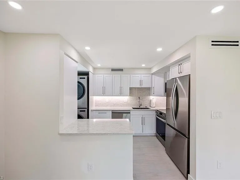 1155 Sandpiper St #F7 — Photo 11