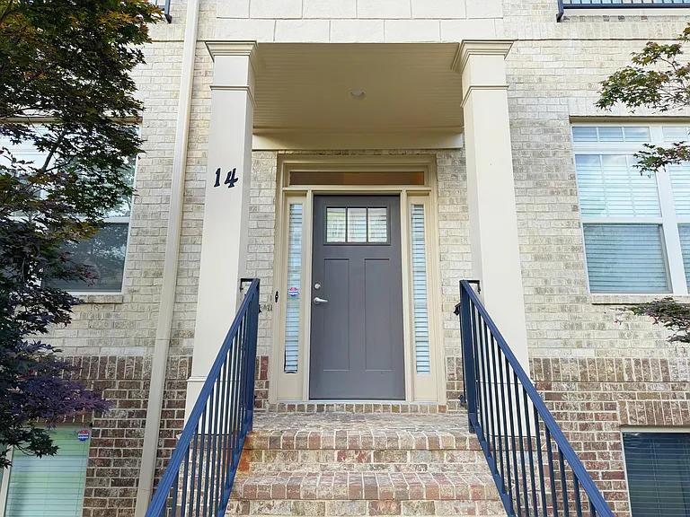 745 Fountainhead Ln NE #14 — Photo 2