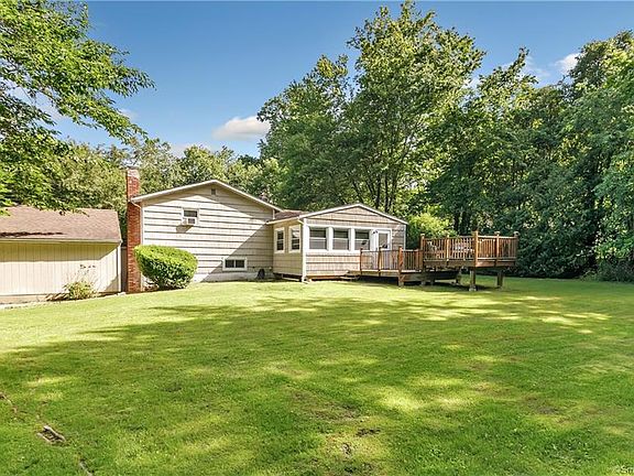 4th image of 19 Cedarwood Ln