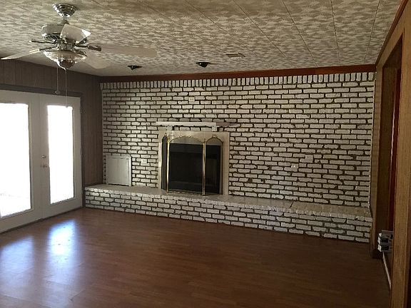 Great Family Room w/ Fireplace