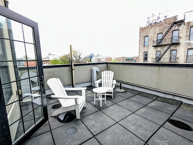 490 Van Buren St #4C — Photo 9