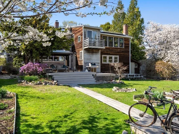 14 2nd St, Salisbury, MA 01952