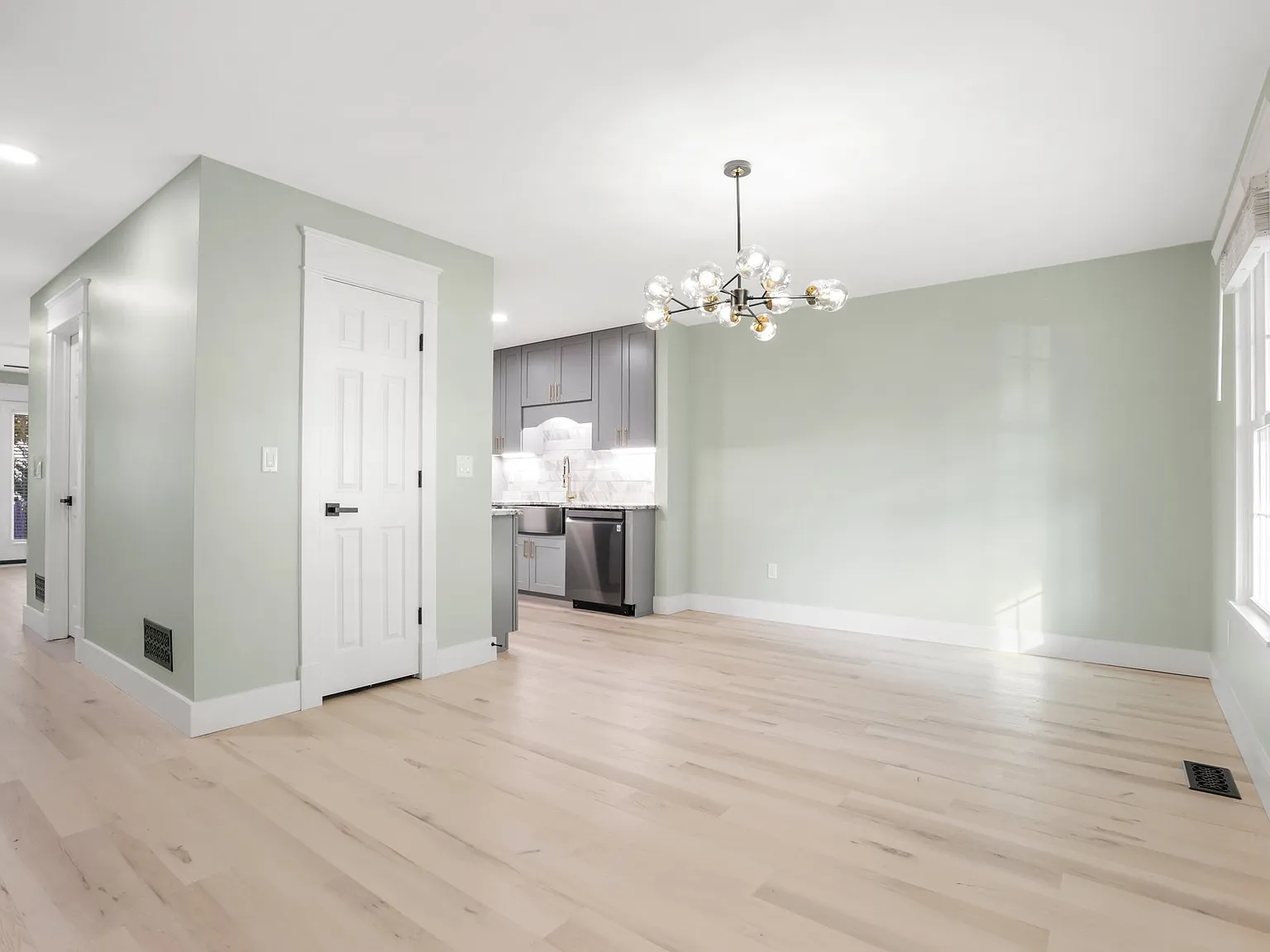 3 bed, 2.5 bath, 2000 sqft, $2,900 — Photo 2