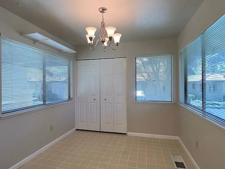 64 Fountain Grove Cir — Photo 13