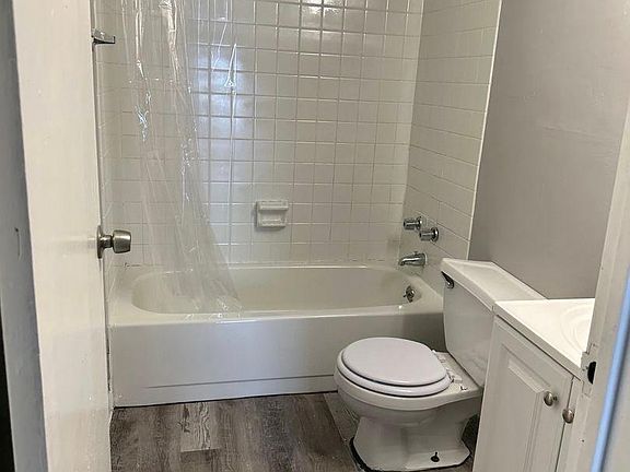 4th image of 3121 W Madison St #301/302