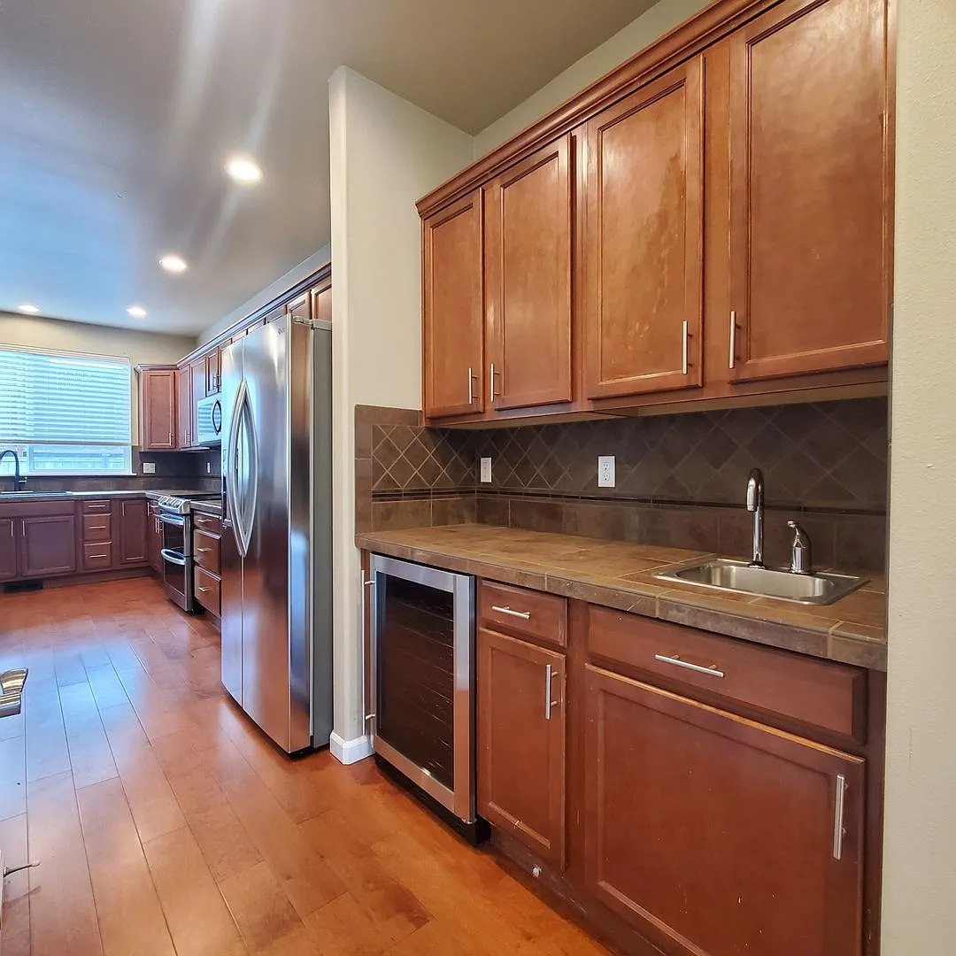 Graham 4bd, 2.5 bath home $3295 rent+$26.50 RBP+$3000 Dep — Photo 4