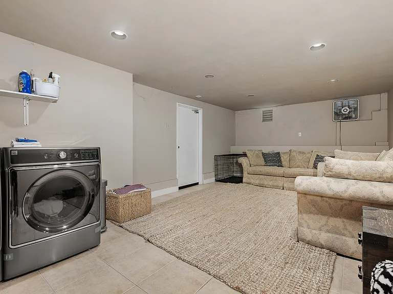 402 Glencrest Dr — Photo 18