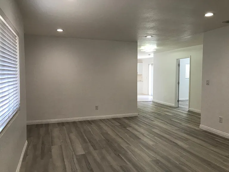 865 Denise Ave — Photo 3