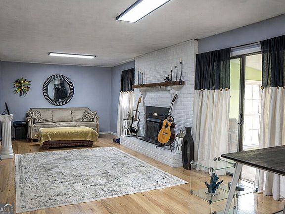 5th image of 724 Earl North Rd