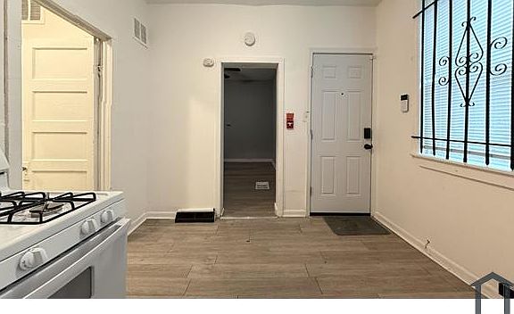 5th image of 4727 Penn St #1R
