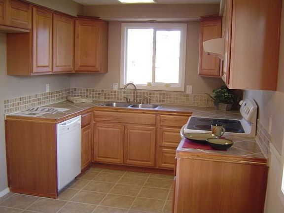 New Kitchen w/ tile flooring