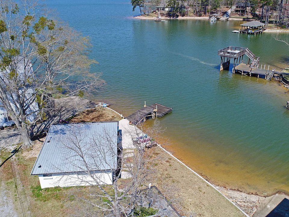 Welcome to 70 Shore Line Ct!