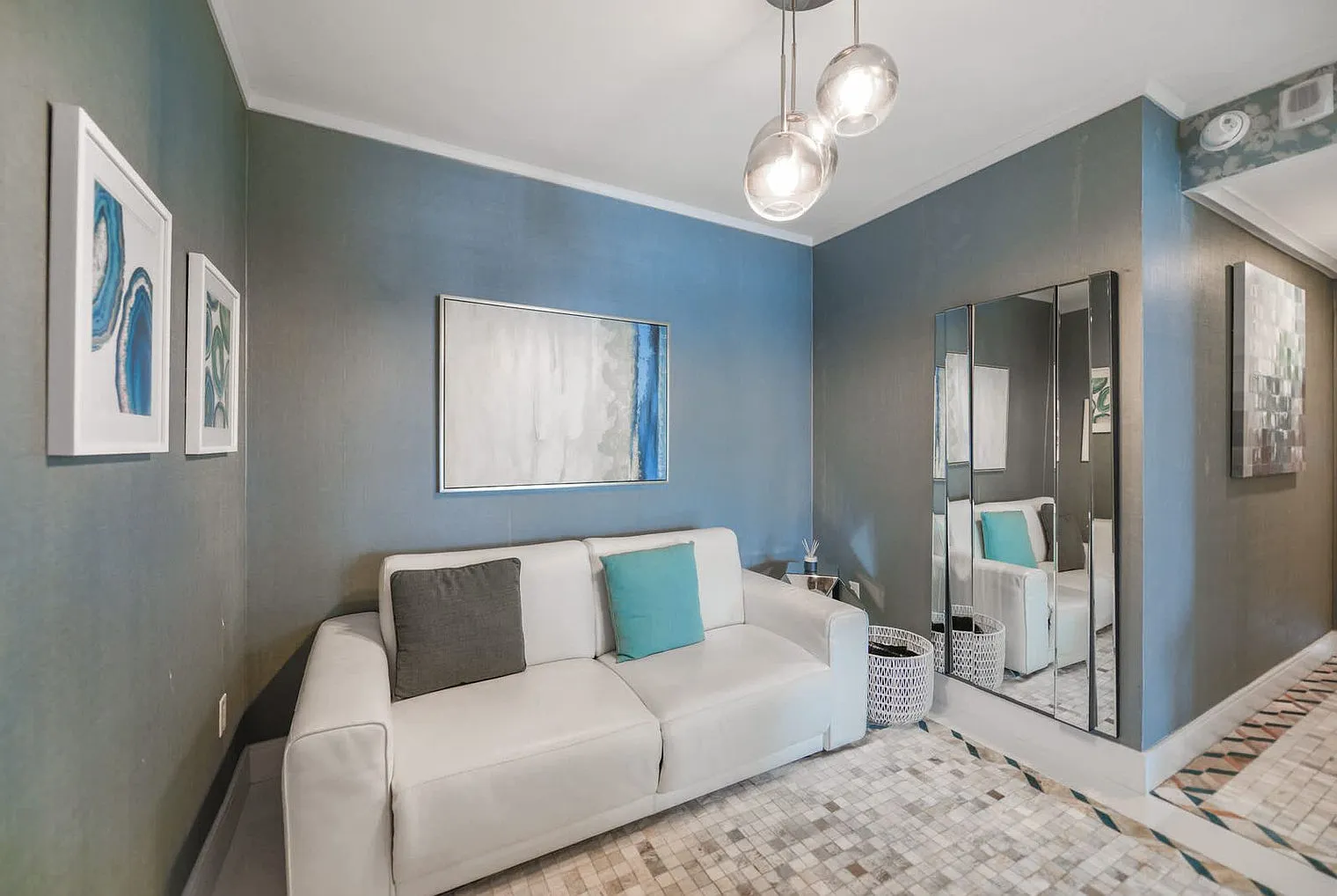 3 bed, 2.0 bath, 1108 sqft, $4,746 — Photo 2
