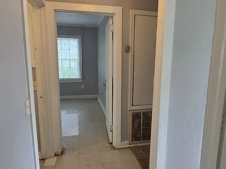 1127 Avalon Ave — Photo 3