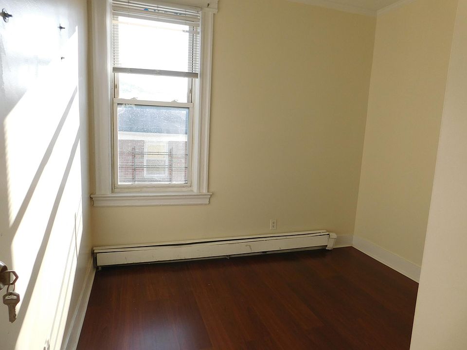 1st image of 12704 22nd Ave