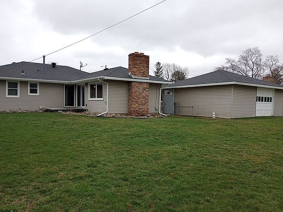 backyard deck off familyroom