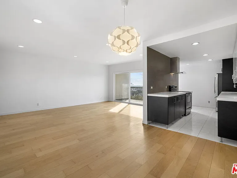 8550 Holloway Dr #405 — Photo 8