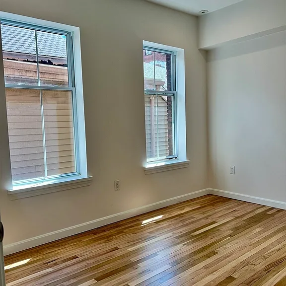 257 Pleasant St #8 — Photo 6
