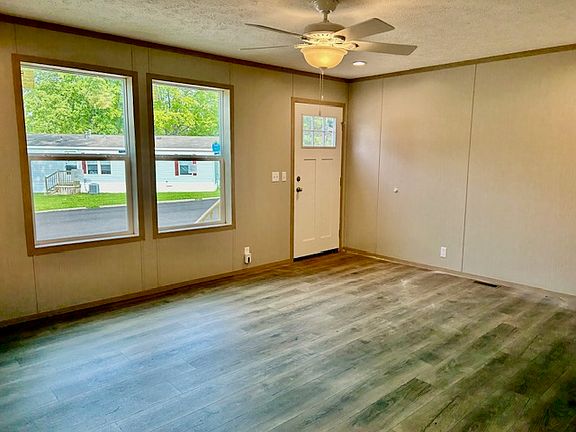 4th image of 112 Hidden Lake Dr #112