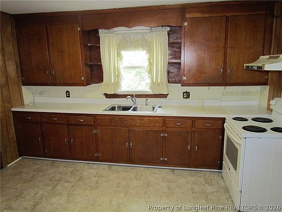 5th image of 1010 Sandalwood Dr