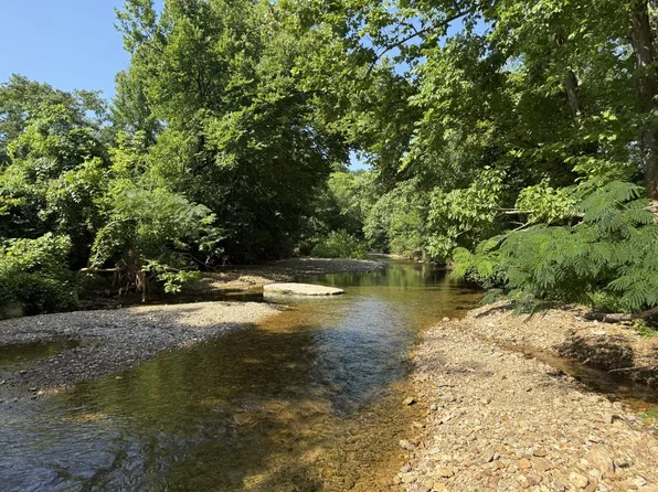 424 E Commerce St, Waverly, TN 37185