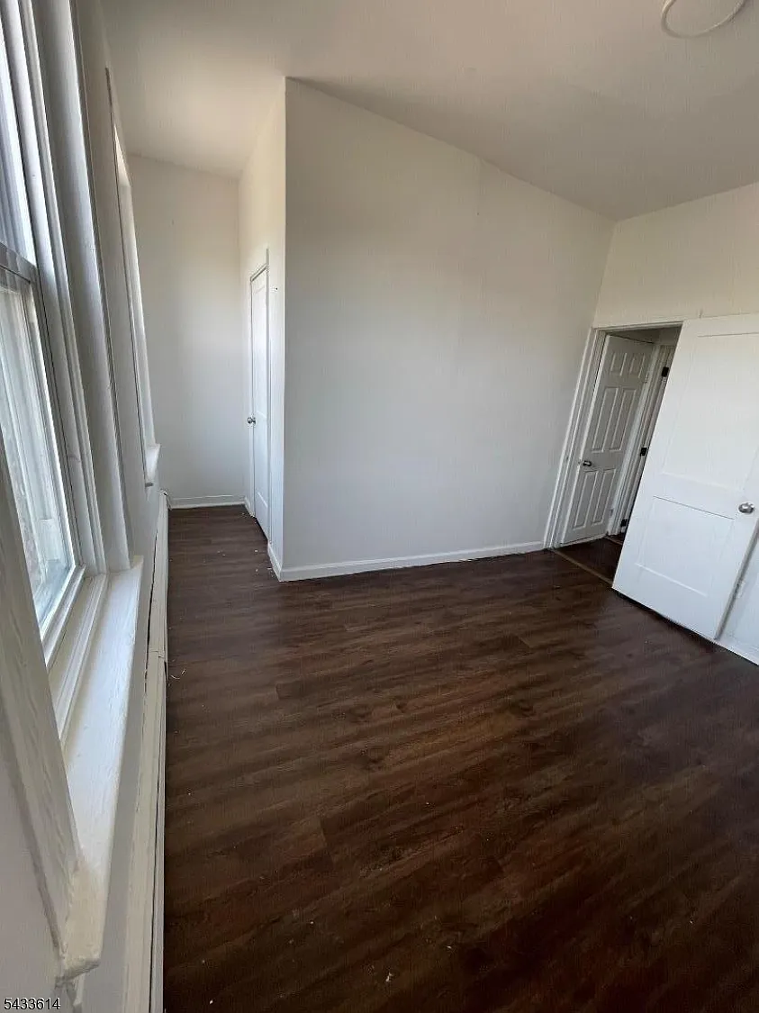3 bed, 1.5 bath, $1,900 — Photo 4
