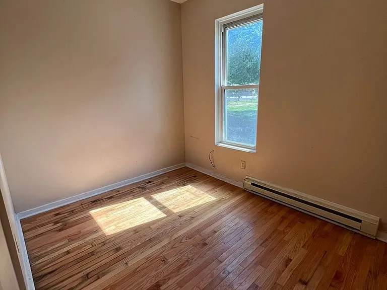 325 Walnut St — Photo 11