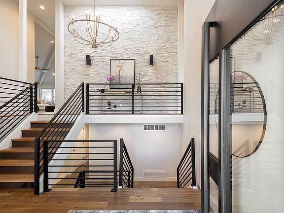 3rd image of 195 E North Sandrun Rd